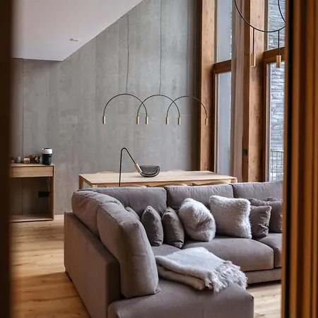 Isard Residences & By Vip Residences アパート