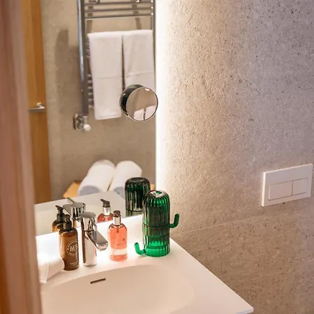 Isard Residences & By Vip Residences アパート エル・ターター