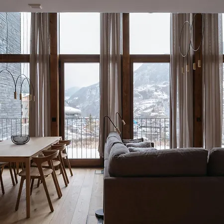 アパート Isard Residences & By Vip Residences *