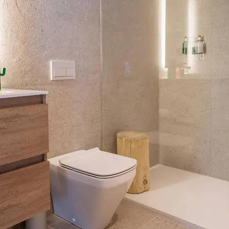 Isard Residences & By Vip Residences *