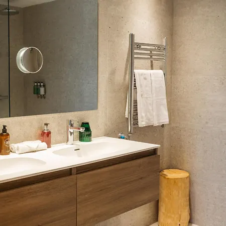 Isard Residences & By Vip Residences Apartmán