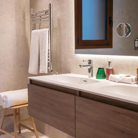 Isard Residences & By Vip Residences Apartmán